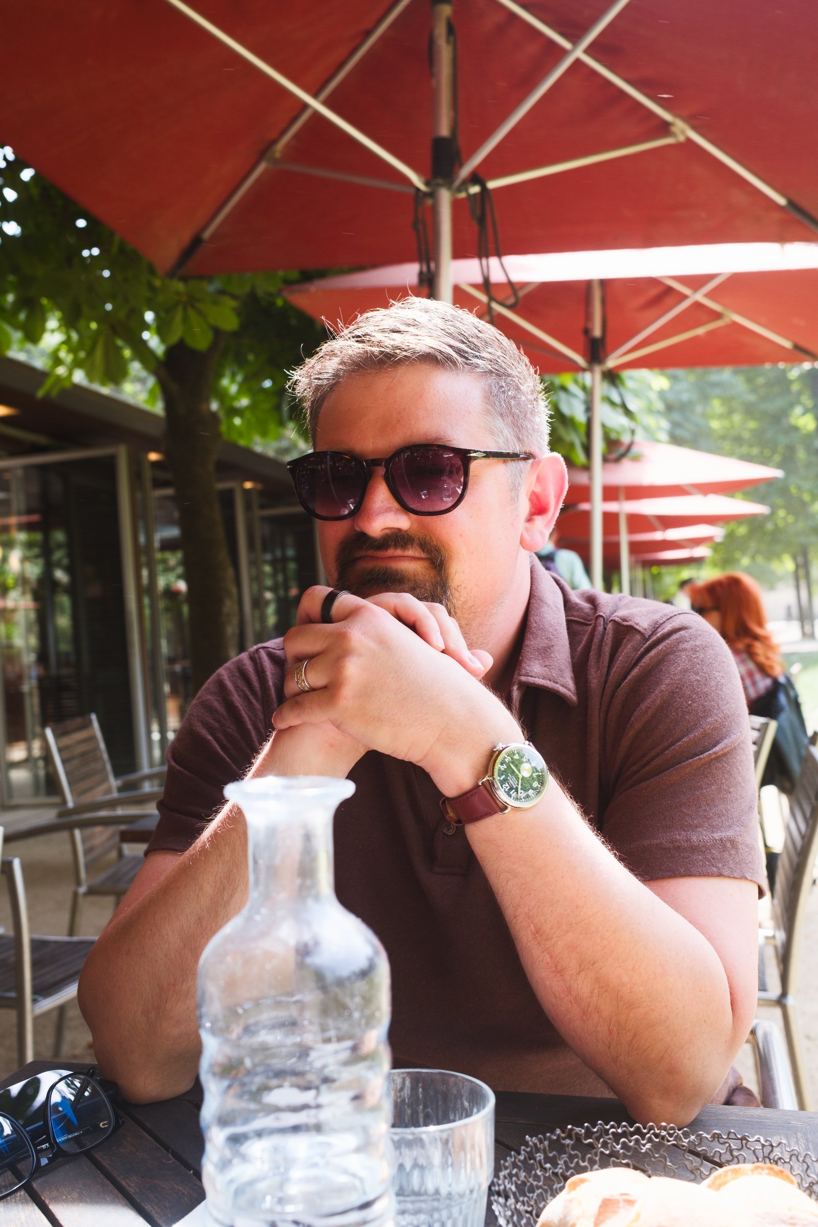 Joshua at a Paris caf&eacute;
